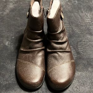 Clark brown booties size 9 new no box